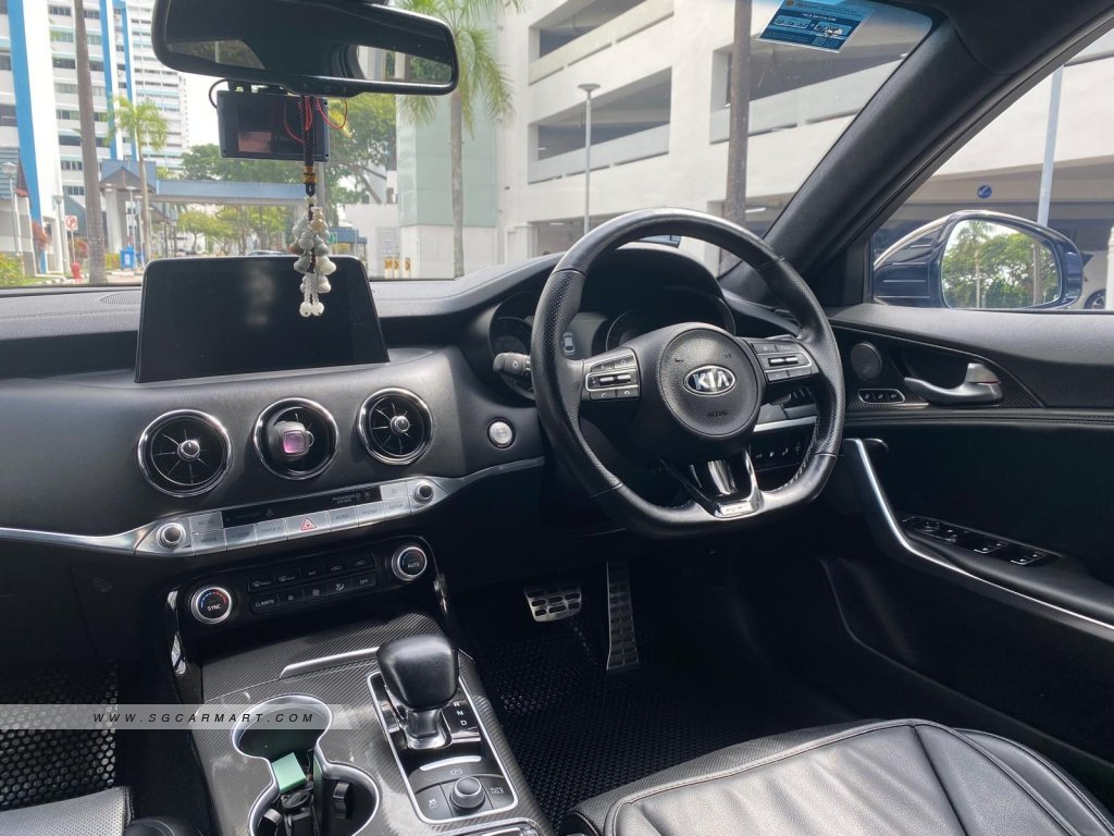 Kia Stinger 3.3A Sunroof