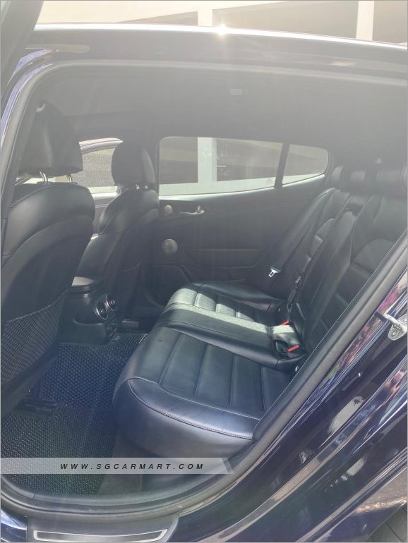 Kia Stinger 3.3A Sunroof