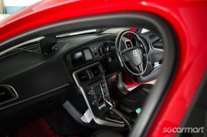 Volvo V40 Diesel D2 (New 5-yr COE)