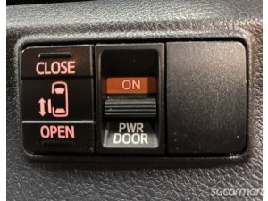 Toyota Sienta Hybrid 1.5A X