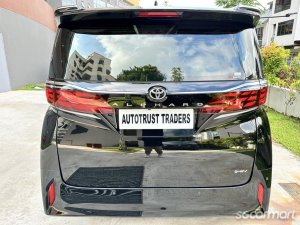 Toyota Alphard Hybrid 2.5A Elegance