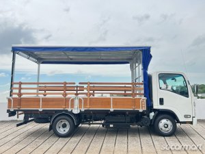 Isuzu NPR85