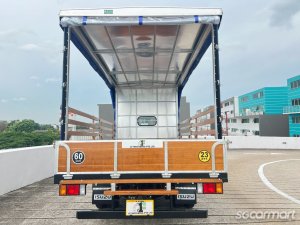 Isuzu NPR85