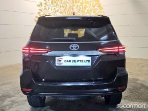 Toyota Fortuner 2.7A (New 10-yr COE)