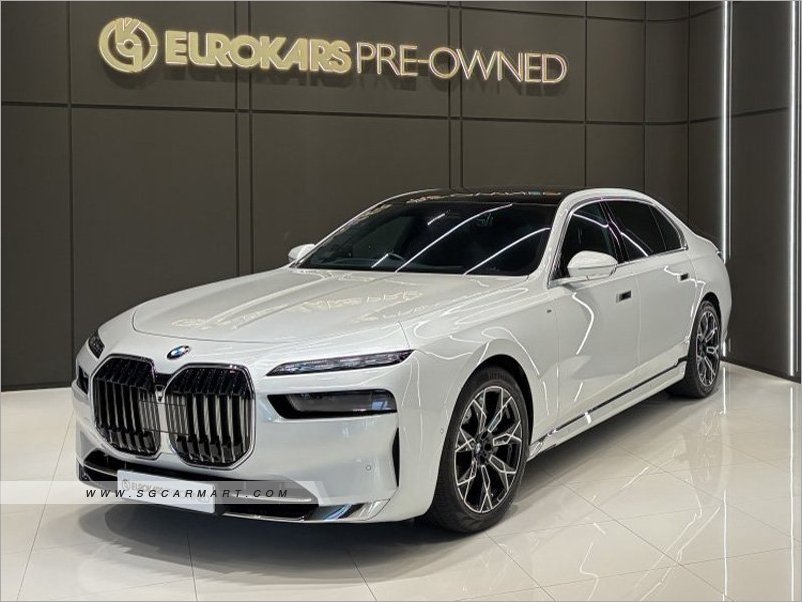 BMW 7 Series 735i Mild Hybrid sDrive Pure Excellence