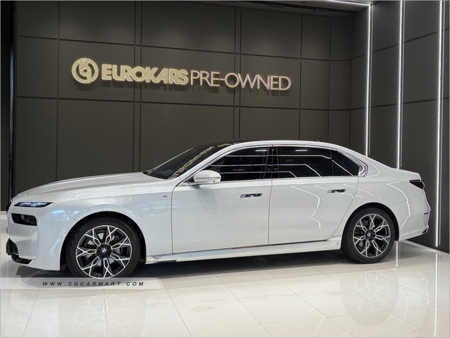 BMW 7 Series 735i Mild Hybrid sDrive Pure Excellence
