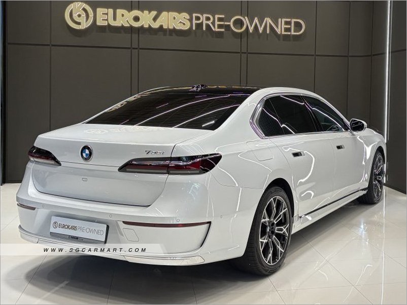 BMW 7 Series 735i Mild Hybrid sDrive Pure Excellence
