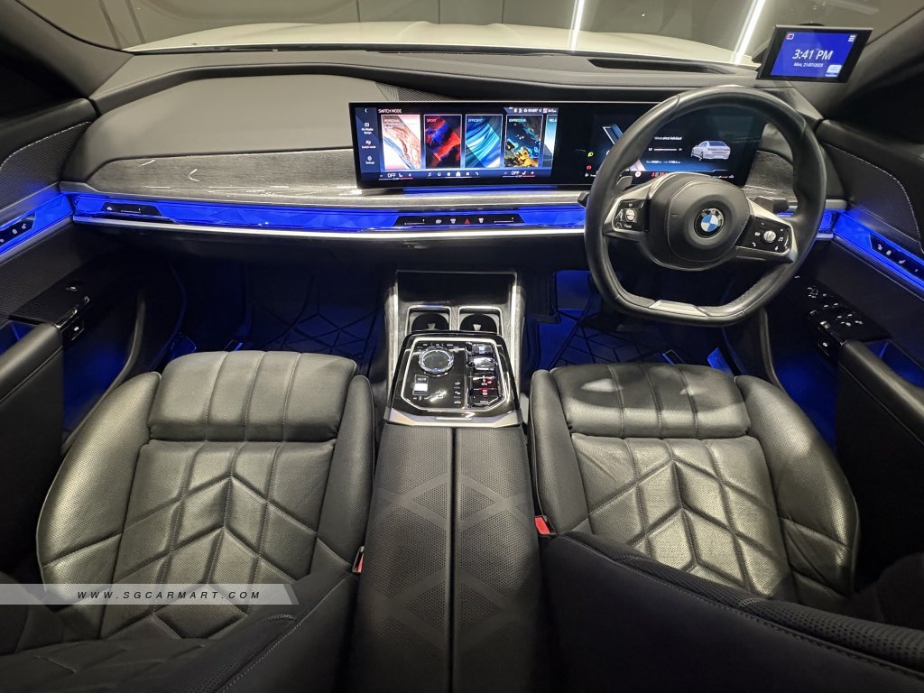 BMW 7 Series 735i Mild Hybrid sDrive Pure Excellence