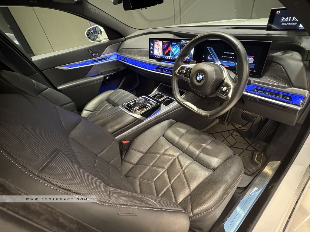 BMW 7 Series 735i Mild Hybrid sDrive Pure Excellence