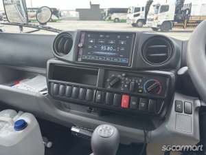 Hino Dutro 2.8M