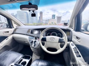 Toyota ISIS 1.8A LX (COE till 08/2028)