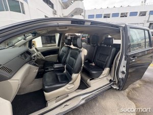 Toyota ISIS 1.8A LX (COE till 08/2028)