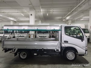 Hino Dutro 2.8M