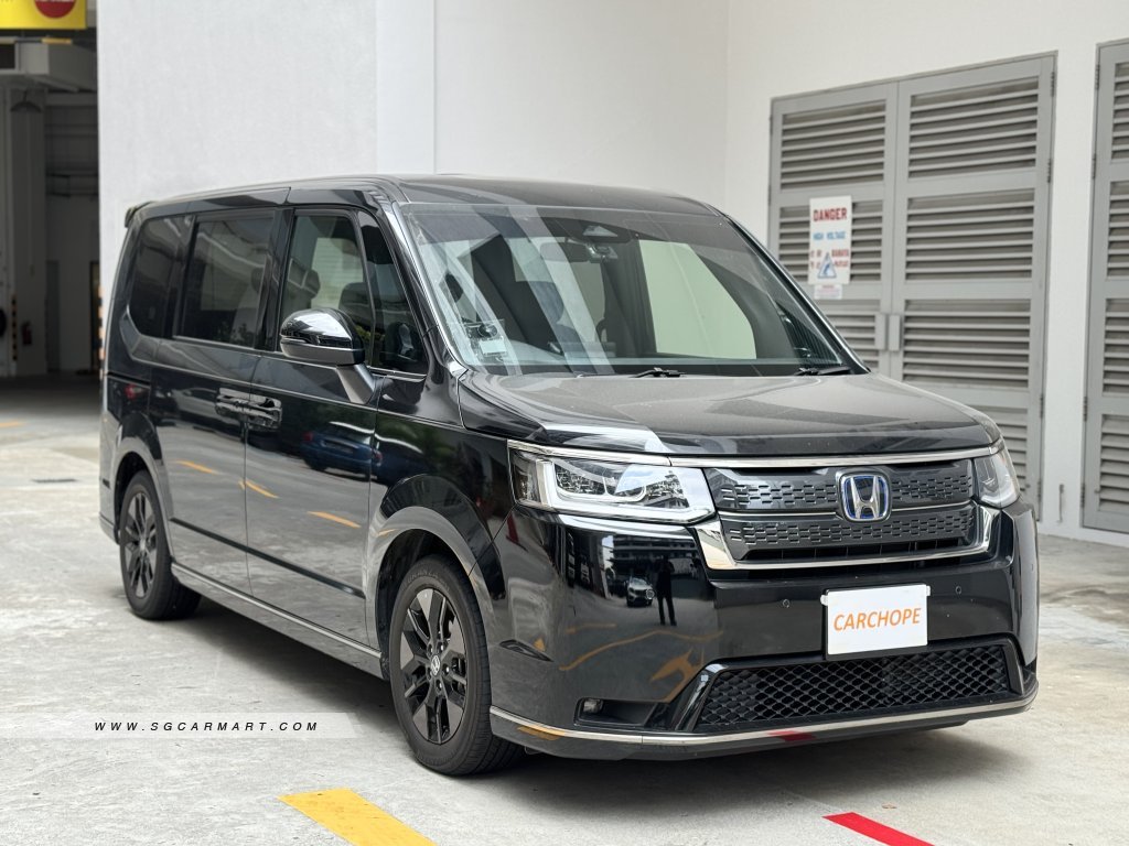 Honda Stepwagon Hybrid Spada 2.0A e-HEV