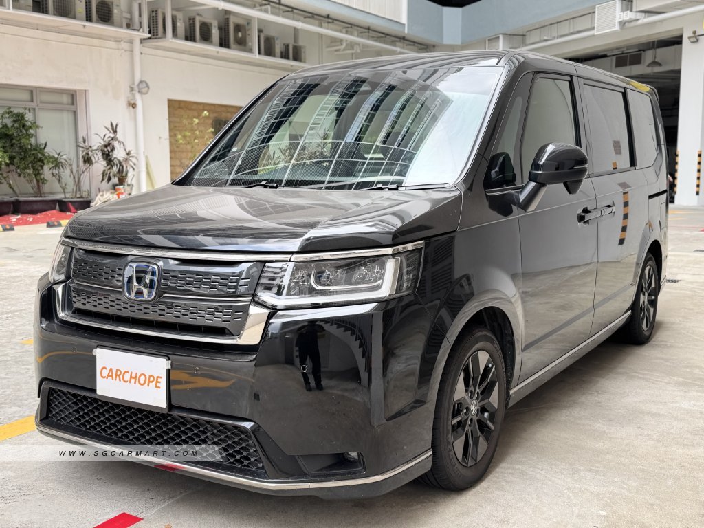 Honda Stepwagon Hybrid Spada 2.0A e-HEV