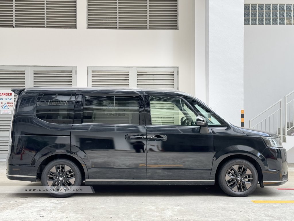 Honda Stepwagon Hybrid Spada 2.0A e-HEV