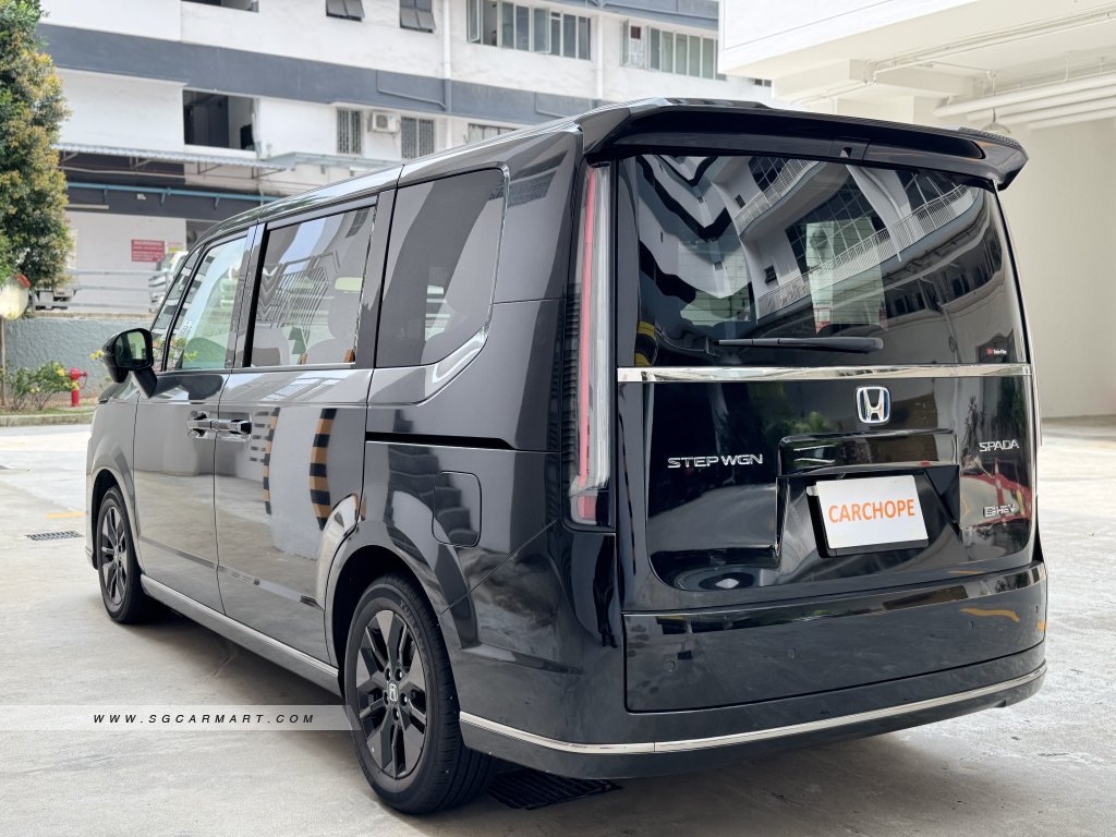 Honda Stepwagon Hybrid Spada 2.0A e-HEV