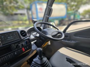 Hino Dutro 2.8M