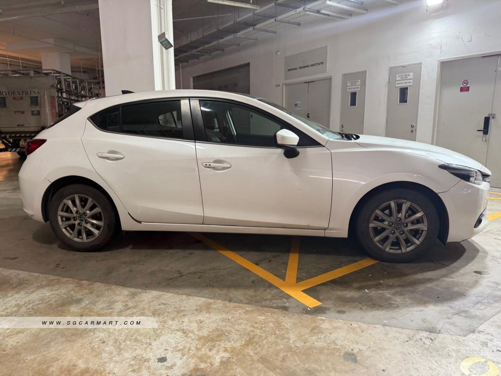 Mazda 3 HB 1.5A Deluxe Sunroof