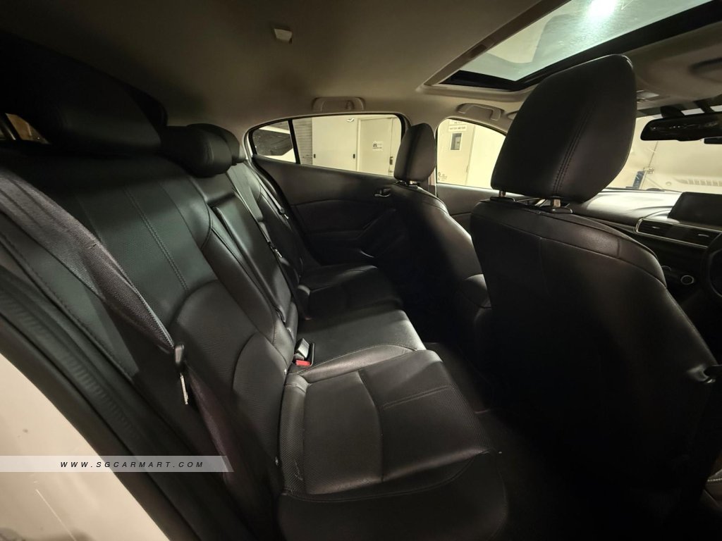 Mazda 3 HB 1.5A Deluxe Sunroof