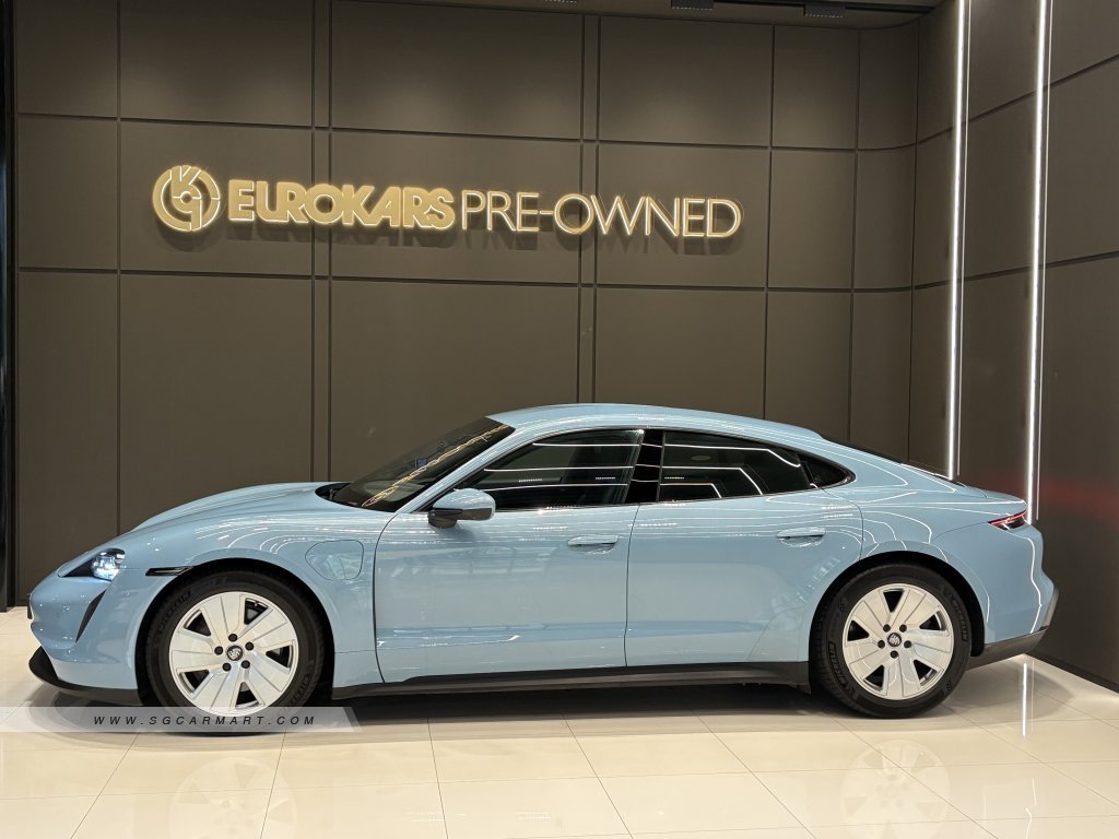 Porsche Taycan Electric 4