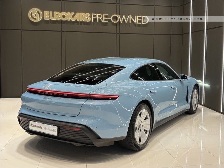 Porsche Taycan Electric 4