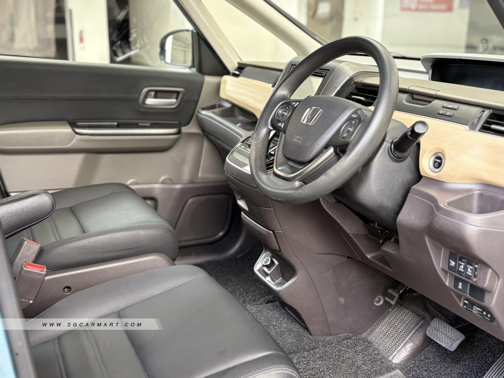 Honda Freed Hybrid 1.5A G