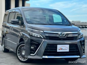 Toyota Voxy Hybrid 1.8A ZS