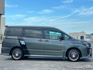Toyota Voxy Hybrid 1.8A ZS