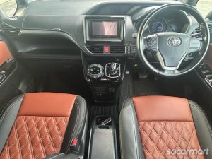 Toyota Voxy Hybrid 1.8A ZS