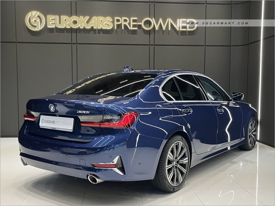 BMW 3 Series 320i Luxury