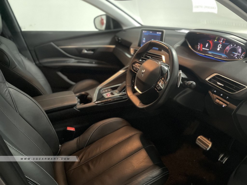 Peugeot 3008 1.2A PureTech EAT8 Active Premium