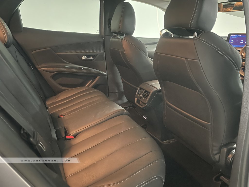 Peugeot 3008 1.2A PureTech EAT8 Active Premium