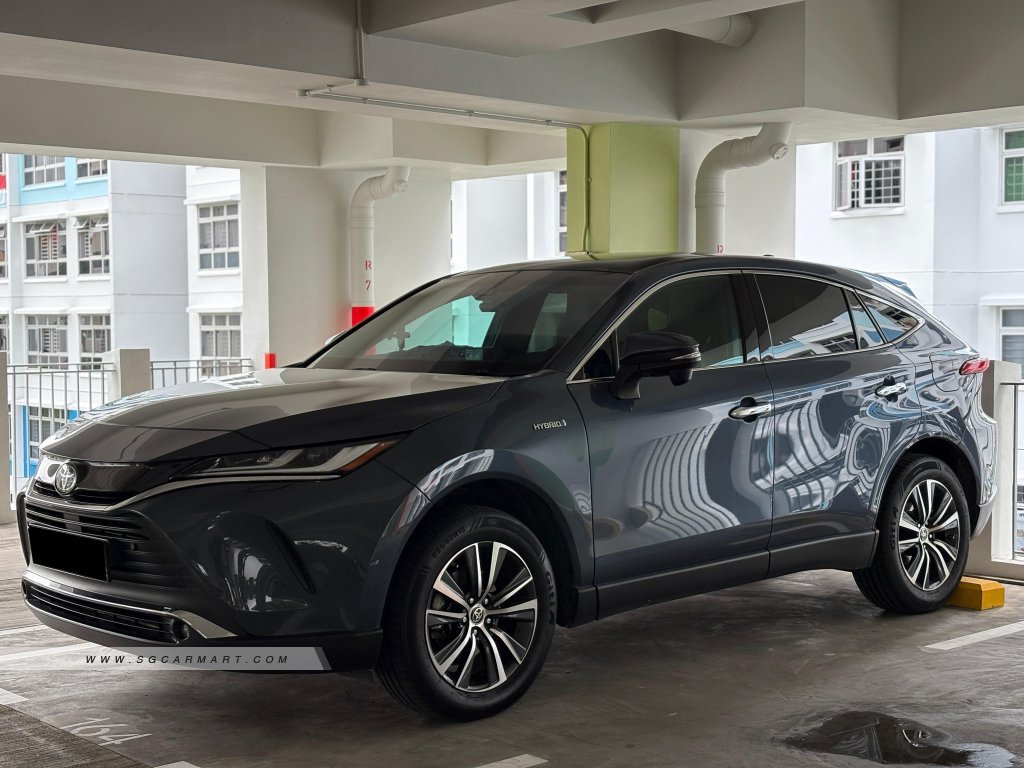 Toyota Harrier Hybrid 2.5A Luxury