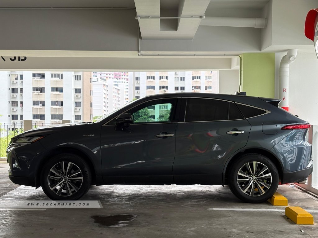 Toyota Harrier Hybrid 2.5A Luxury