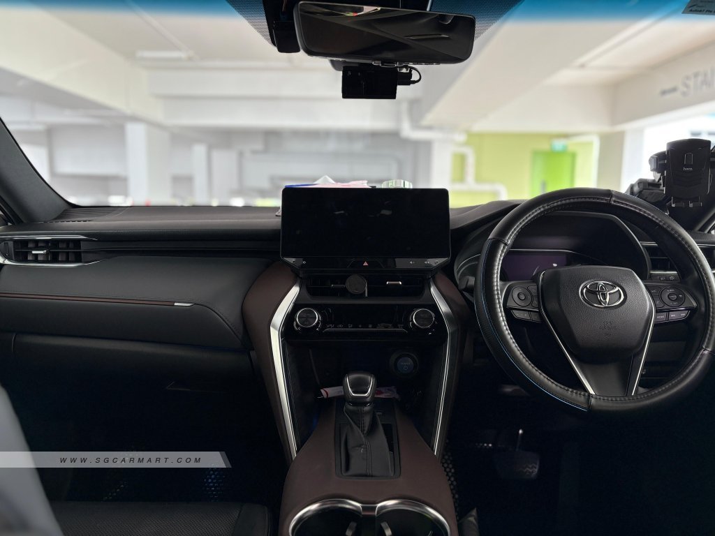 Toyota Harrier Hybrid 2.5A Luxury