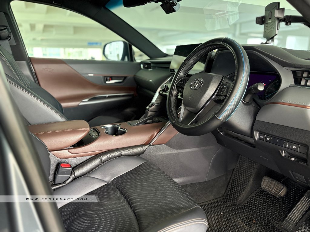 Toyota Harrier Hybrid 2.5A Luxury
