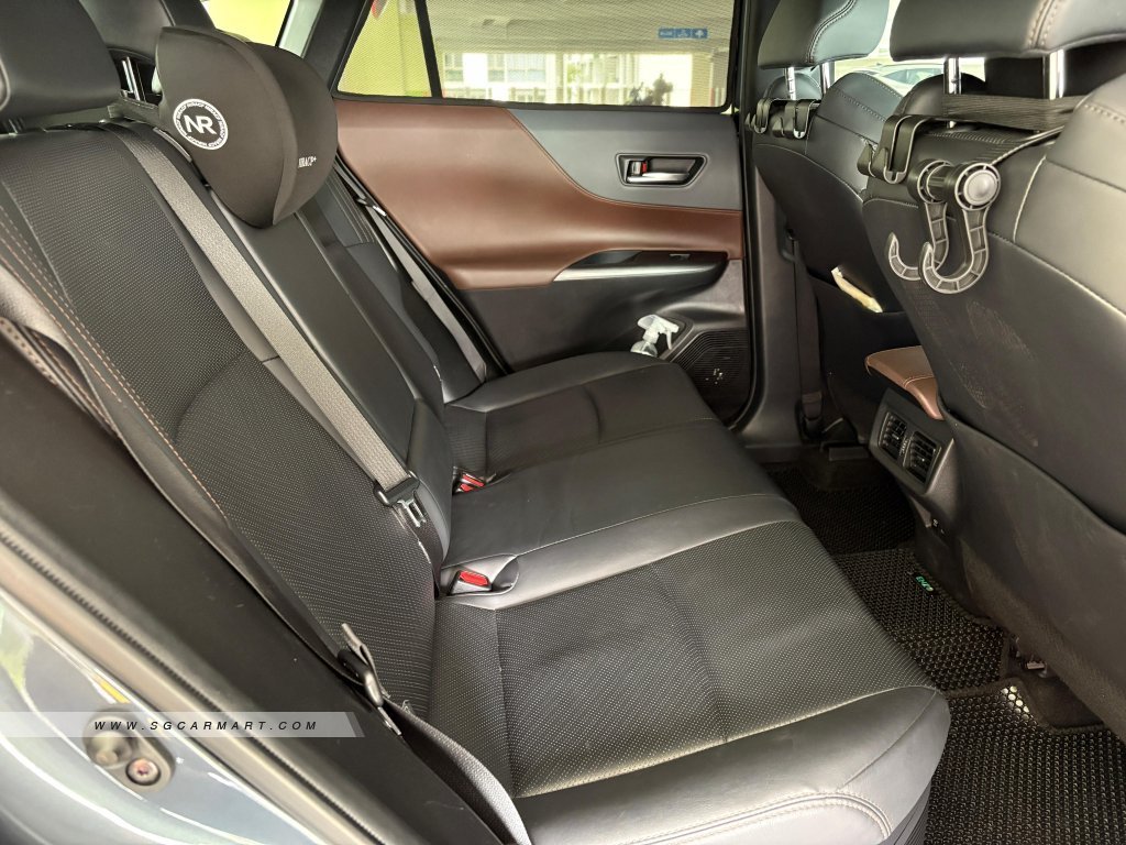 Toyota Harrier Hybrid 2.5A Luxury