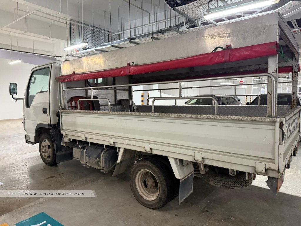 Isuzu NHR87A