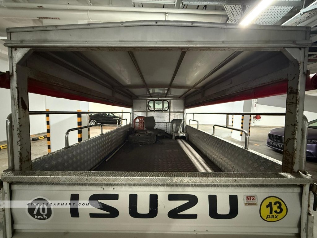 Isuzu NHR87A