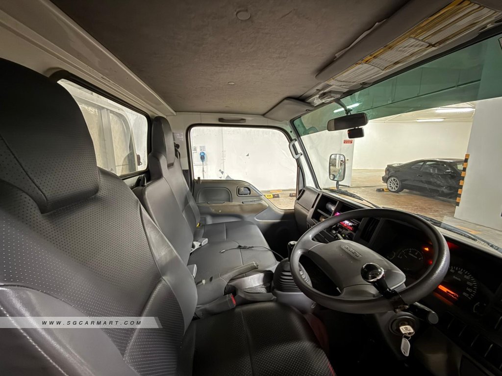 Isuzu NHR87A