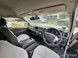 Toyota Hiace Commuter 2.8A GL High Roof