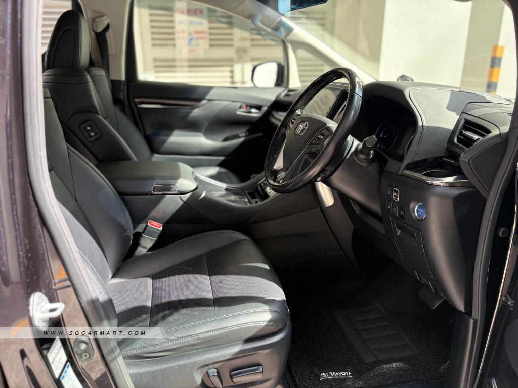 Toyota Alphard Hybrid 2.5A SR C-Package Moonroof