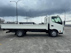 Hino XZU710R (New 5-yr COE)