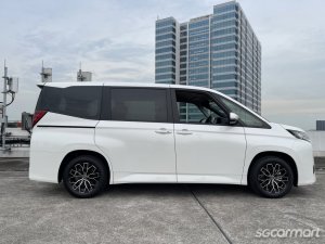 Toyota Noah Hybrid 1.8A X