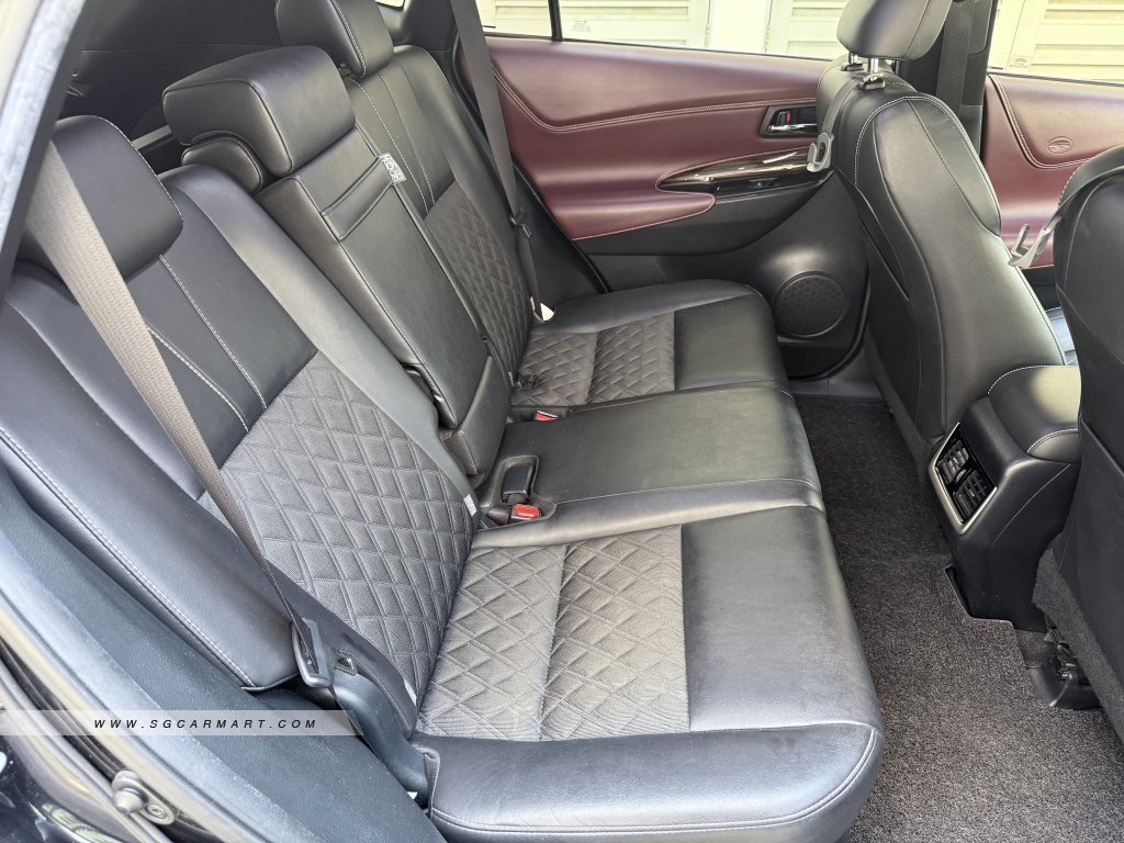 Toyota Harrier 2.0A Elegance