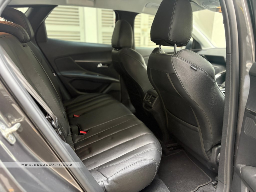 Peugeot 3008 1.2A PureTech EAT8 Active Premium