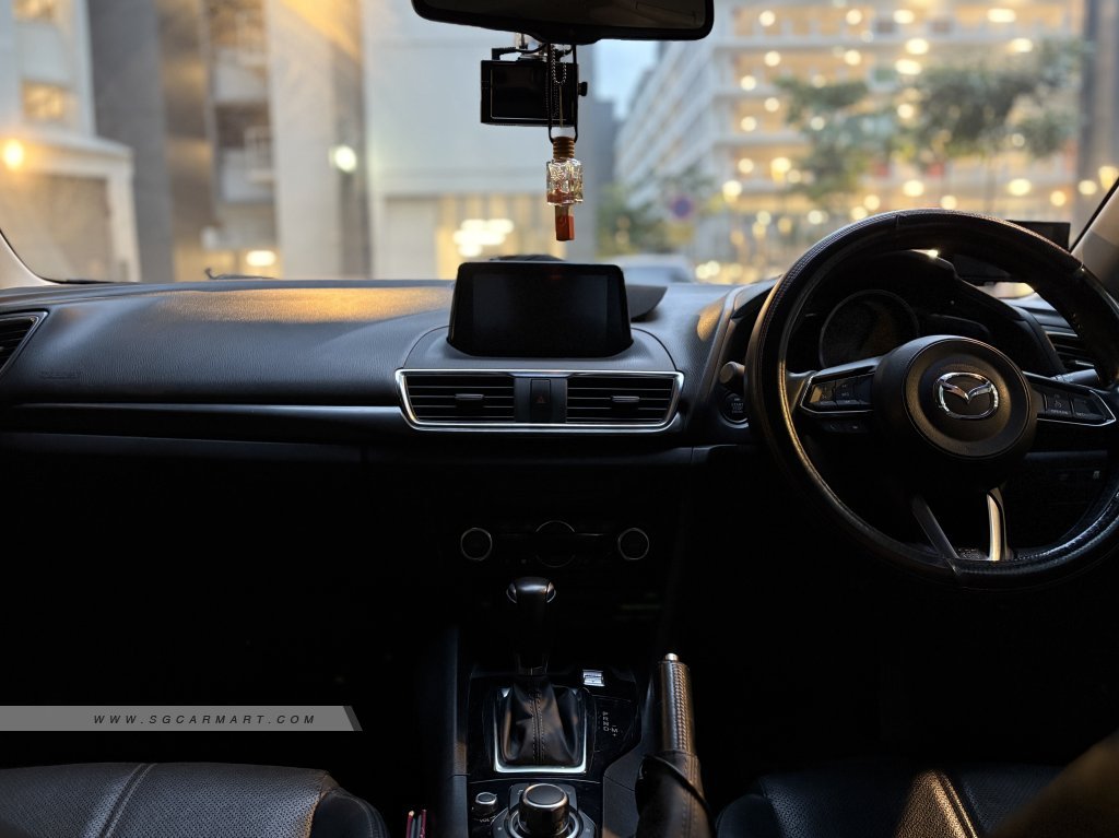 Mazda 3 1.5A Deluxe Sunroof