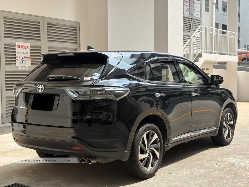 Toyota Harrier 2.0A Elegance