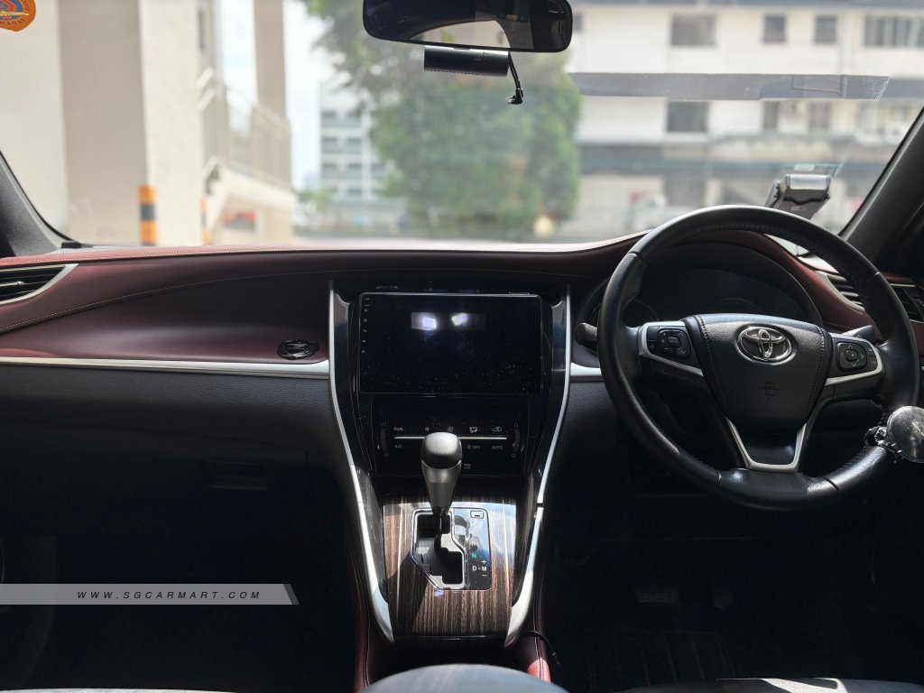 Toyota Harrier 2.0A Elegance